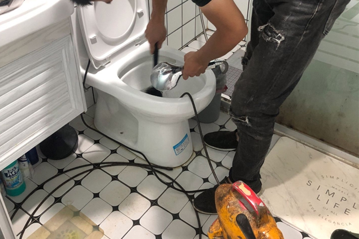 尚志马桶堵塞自己疏通还是找师傅?专业上门服务让你省时更省心